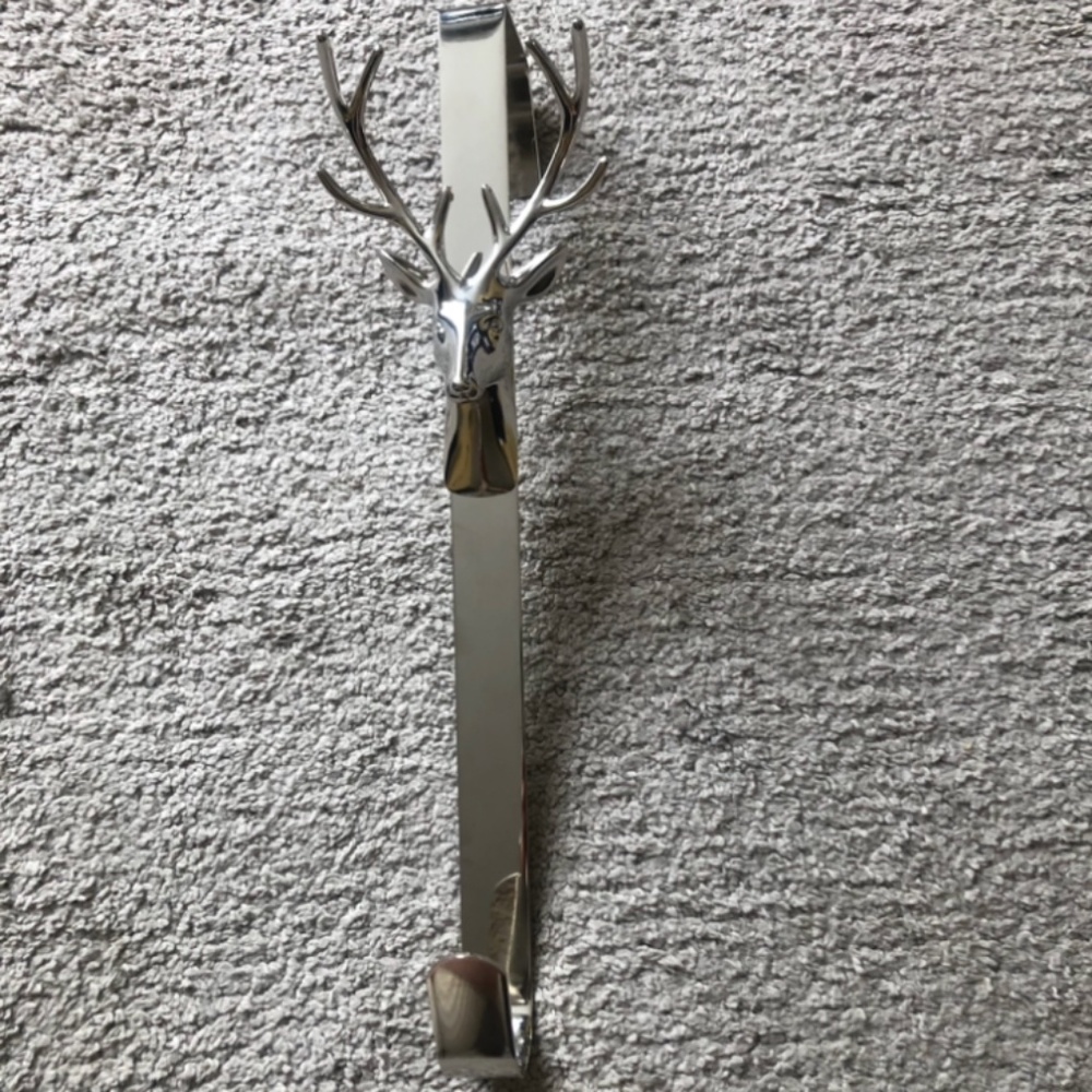 Over The Door Wreath Hanger.NEW.